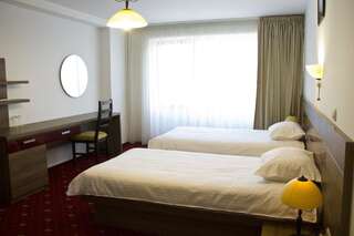 Отель Hotel City Ploiesti Плоешти Стандартный двухместный номер с 2 отдельными кроватями-2