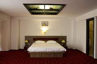 Отель Hotel City Ploiesti Плоешти Двухместный номер с 1 кроватью или 2 отдельными кроватями-8